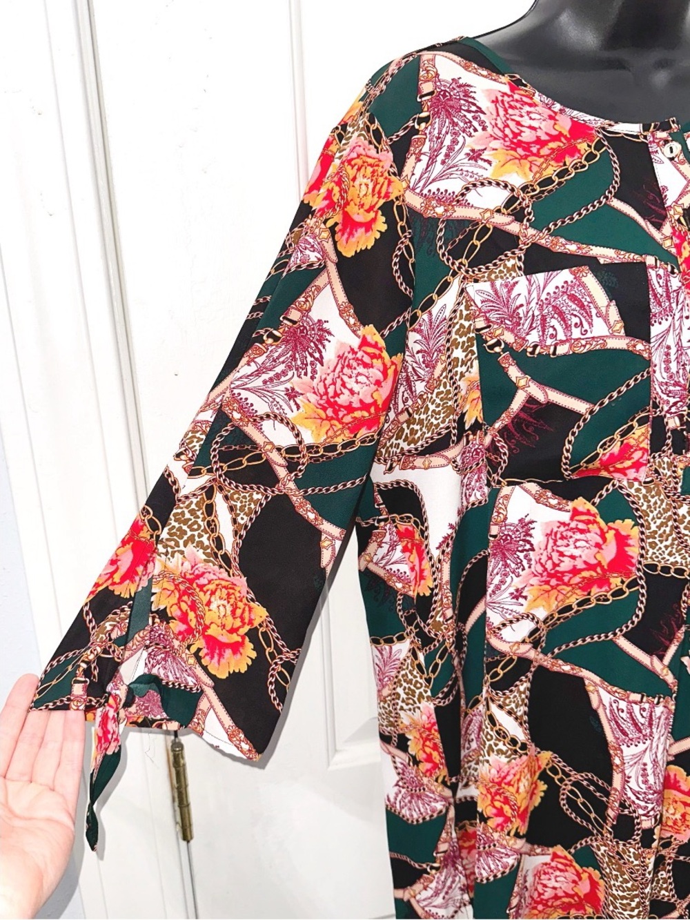 Dressbarn bold floral, chain, and animal-print tunic blouse, size Large - Picture 6 of 8